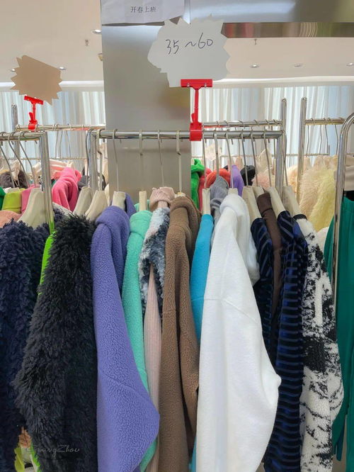服裝批發市場清倉尋寶 100元3件靚衫與20元牛仔褲，哪里更抵？